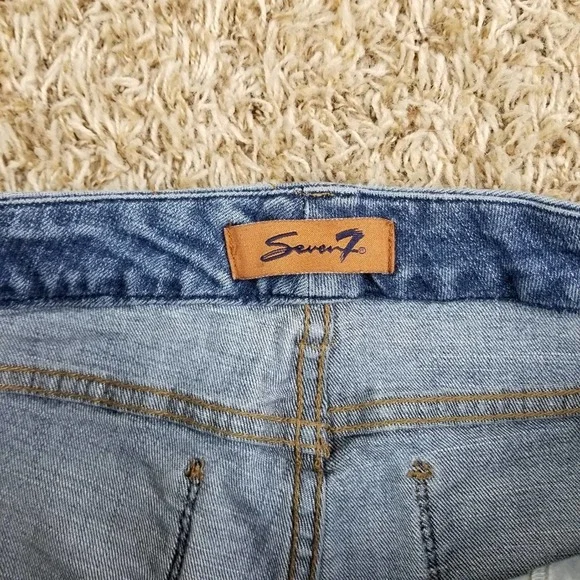 Seven7| medium wash cutoff shorts - Picture 5 of 5